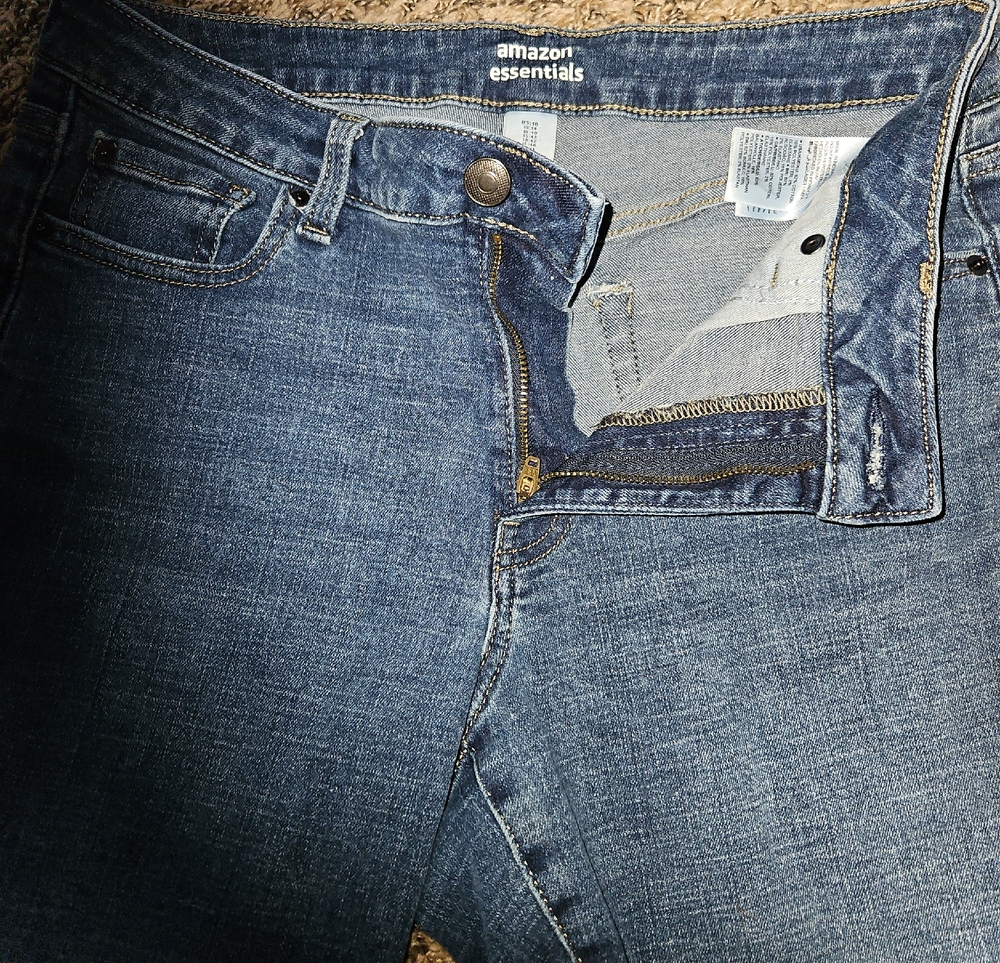 Amazon Essentials Women's Blue Denim Jean Shorts - Mid Wash